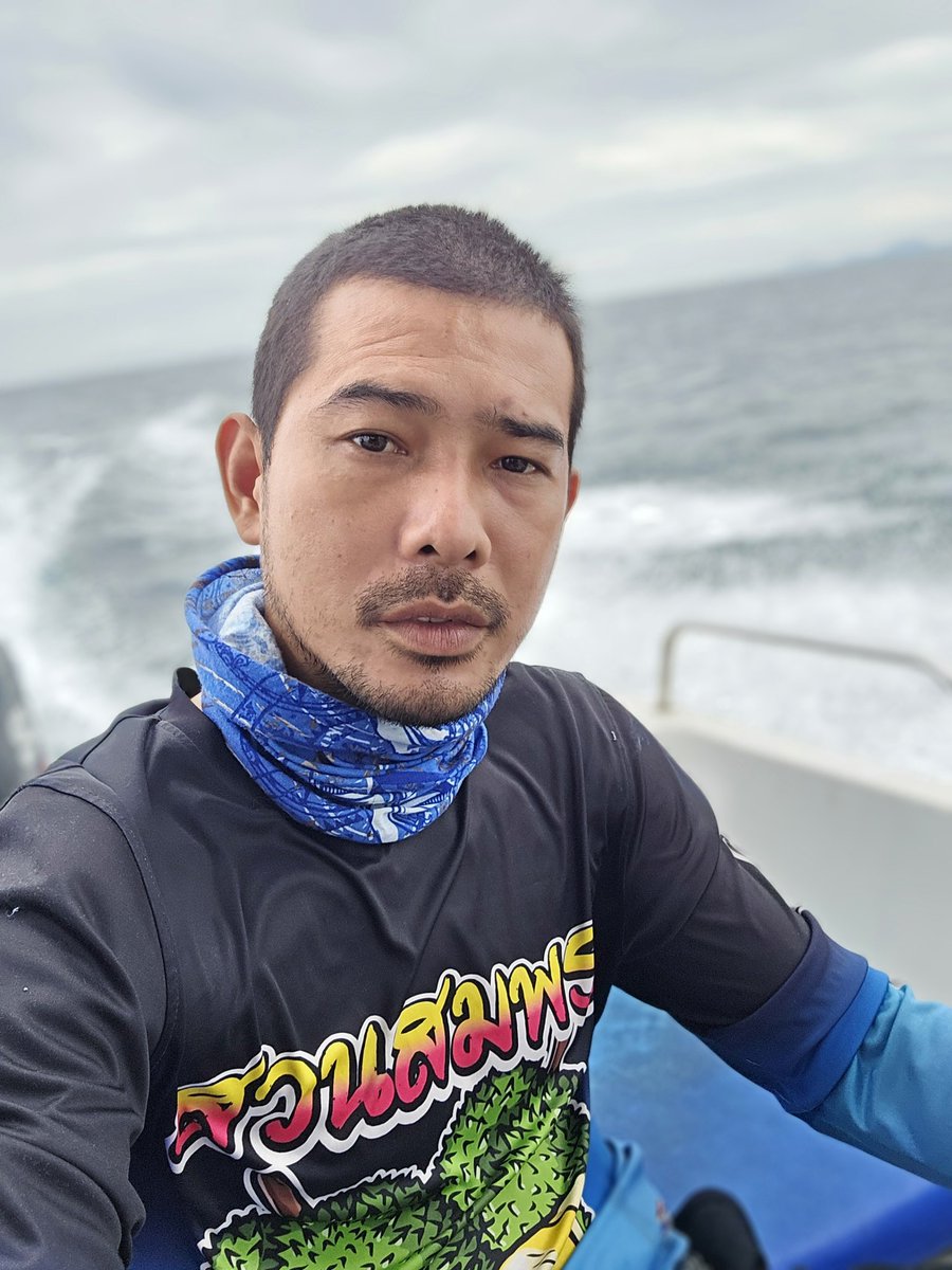 ฮอท tweet media