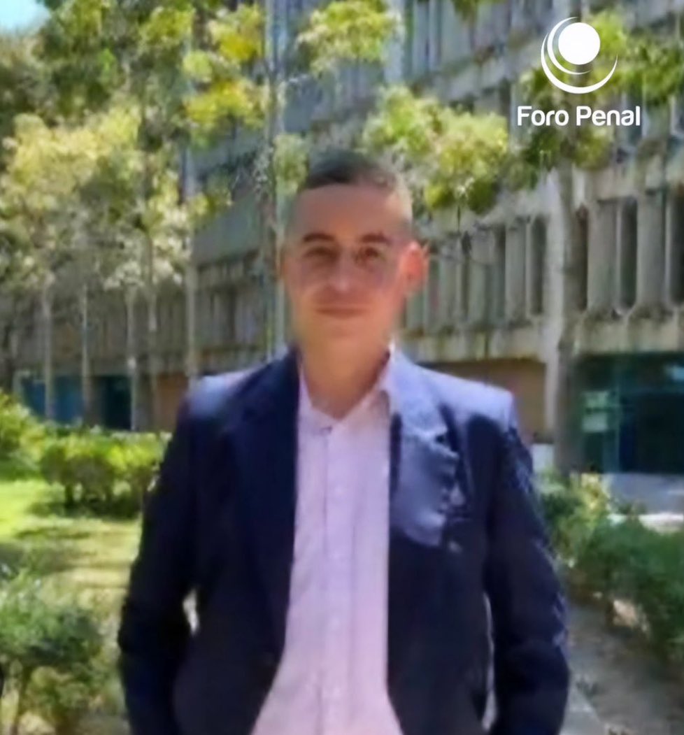 #3Ago A las 8PM del día de hoy tenemos 971 detenidos en todo el país por las protestas generales desde el 29/7. 

Kennedy Tejeda, abogado del <a href="/ForoPenal/">Foro Penal</a> es uno de ellos.

Confirmamos también 90 adolescentes detenidos en el mismo periodo en este contexto. 

#QueSeHagaJusticia