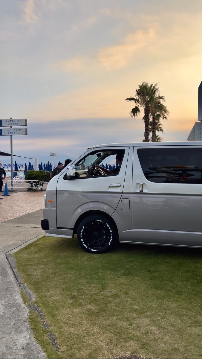 AlpineStyleJP's tweet photo. プールにCal's Motorが出現🏊✨🚗³₃🌴🛟
大磯ロングビーチでの展示・大商談会
2日目!ぜひお越しください💁
アルパインスタイル横浜246
☎︎042-850-7282
#calsmotor #大磯ロングビーチ #FMヨコハマ #FMyokohama #大商談会 #ハイエース #ライズ #NV200 #ジムニー
#プール #おしゃれな車 #夏 #海 https://t.co/v8AOoGVrys