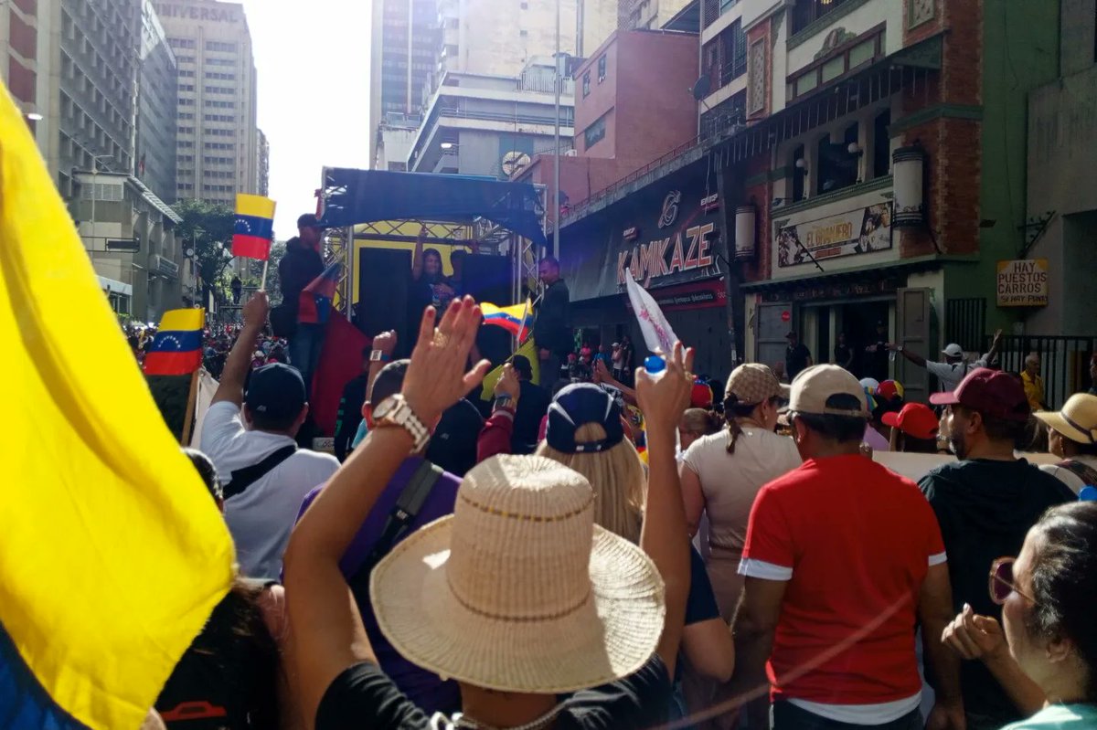 FundaBit participó este Sábado, 03 de agosto en la  Gran Marcha Nacional por la paz y en apoyo a nuestro presidente Nicolás Maduro.Las fuerzas revolucionarias se desbordaron por las calles de la capital en defensa de la democracia y la paz.