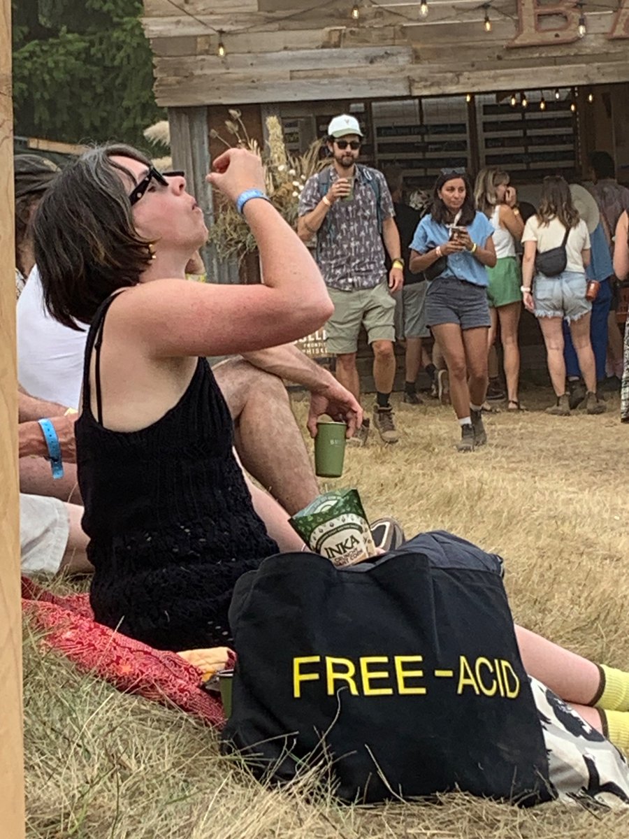 brantgraff's tweet photo. Free Acid
#Pickathon https://t.co/xIrCfZ24cP