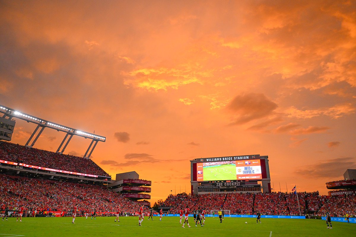 brfootball's tweet photo. The sky over Manchester United vs. Liverpool in South Carolina 😍 https://t.co/GAOSnTFXeH