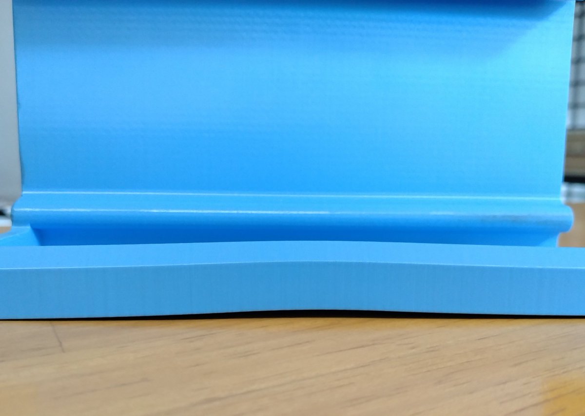 duca_400's tweet image. ステアリングコラム上に設置して2週間、この場所でもとうとう変形した🥵
近くに置いていた温度計のピーク値は50℃近くだったので直射日光とこれぐらいの温度が日常的にかかると厳しい様子🤔
使用フィラメントはQIDI Tough PETG
#QIDI
#PETG
#3Dプリンター