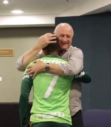 palmeirasHQ's tweet photo. ABRAÇO DO FELIPÃO E DUDÚ DA SORTE PASSANDO NA SUA TL. REPASSE PRO PALMEIRAS VOLTAR A VENCER E QUE TODA CRISE CAIA POR TERRA NESSE DOMINGO CONTRA O INTERNACIONAL https://t.co/Vs4mxnVFRj