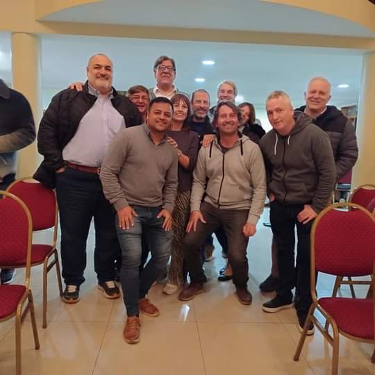 ApRepublicana's tweet image. Excelente charla brindada por @FernandoTrabuc4 sobre liderazgo y trabajo en equipo #Prax 
#LosLiberalesDelPRO 

@PatoBullrich @juancurutchet @carlospirovano @LuisParodiVL @silviaimas @cvargaseguinoa @CarlosCurestis @BERNARDOSOLE1