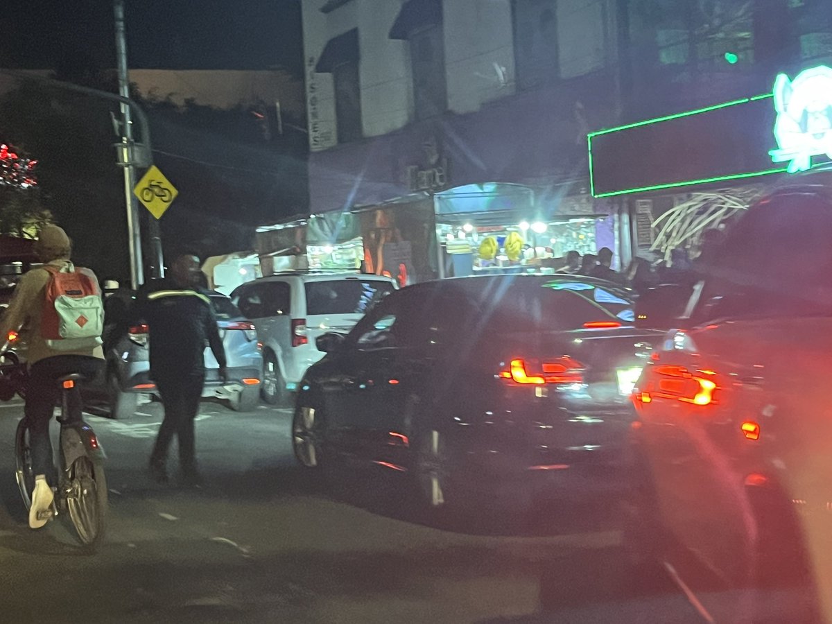 LaVozHipodromo's tweet photo. A la .@AlcCuauhtemocMx no importó alto impacto q causa antro BAMBÚ de Av. Sonora 209, en zona habitacional donde vecinos son privados de dormir,pues el lugar opera audio a alto volumen,retumba en predios a cuadra y media. .@PAOTmx .@inveacdmx su valet toma la calle .@jmorenocdmx https://t.co/5nMQbx8yDs