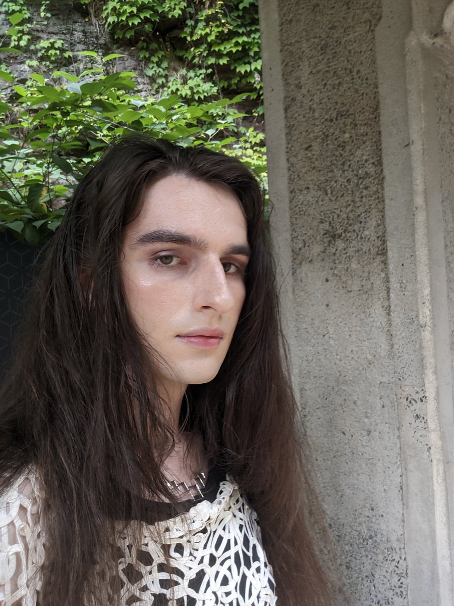 tzarstruck's tweet photo. happy august everyone i spent june and july getting prettier https://t.co/slG0Z0T7pI