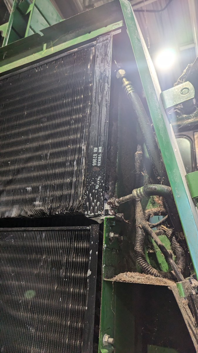 drivegmc's tweet photo. Only leak I find, touch it you can hear the nitrogen. https://t.co/XMtVwst13i
