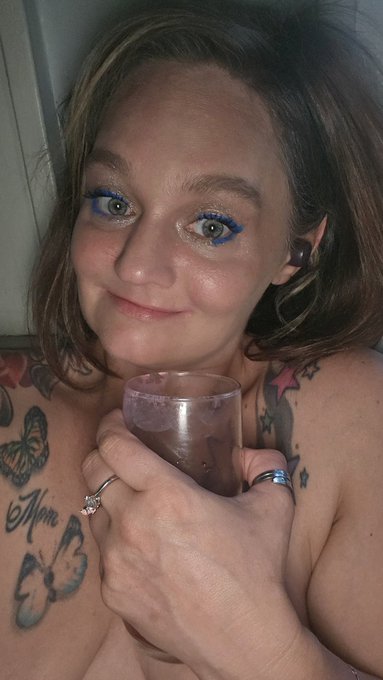 U sure u wanna invite me by for a drink?? 🍸 ILL DEFINITELY leave my lipstick 💄all over your cup??💋 https://t<a href="/tag/modelandordainedpastor"class="tags"><span>#modelandordainedpastor</span></a>