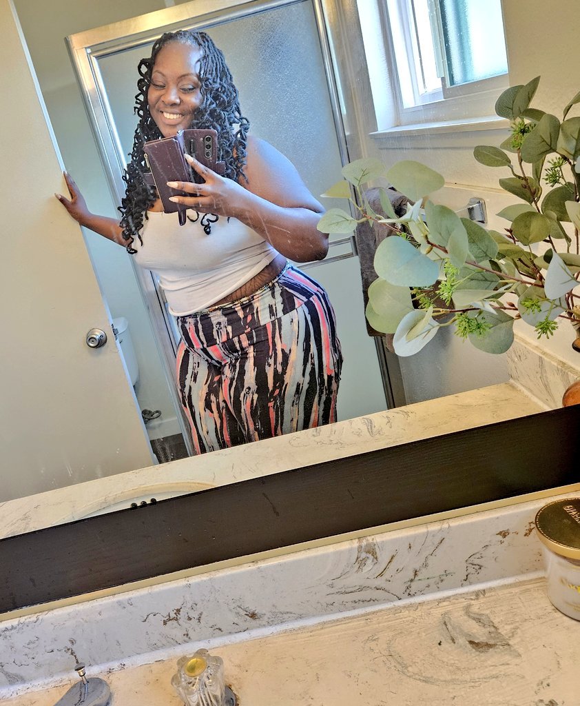 blkradqwr's tweet photo. I really love having locs. https://t.co/8RdDlh0A4n