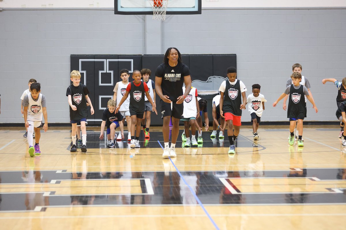 HoopCityBC's tweet photo. Big thank you to TJ Madlock putting on a free camp for Memphis area kids today!  He continues to be a great role model giving back to the community. 

Best of luck this season at Alabama State!

#hoopcityalum #memphistn #901hoops https://t.co/ZcEJHF9wZo