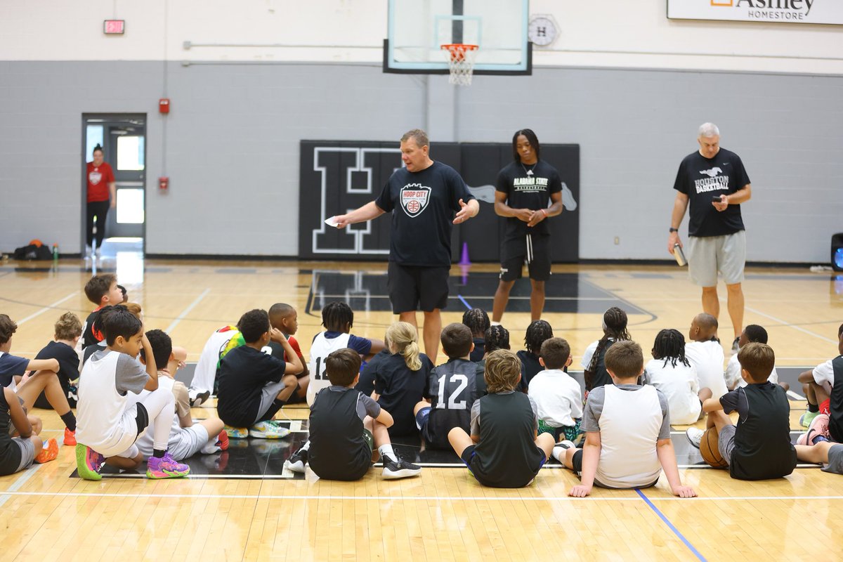 HoopCityBC's tweet photo. Big thank you to TJ Madlock putting on a free camp for Memphis area kids today!  He continues to be a great role model giving back to the community. 

Best of luck this season at Alabama State!

#hoopcityalum #memphistn #901hoops https://t.co/ZcEJHF9wZo