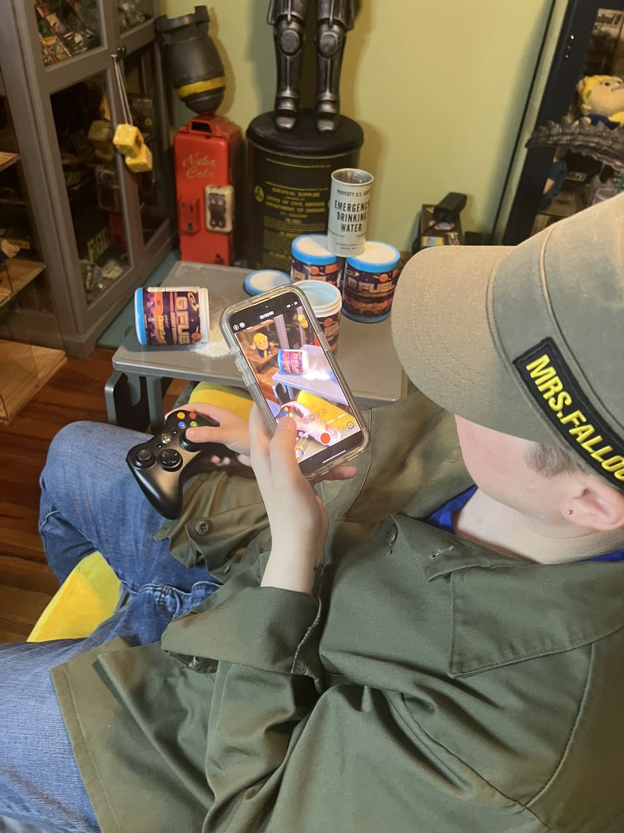 MisterFallout's tweet image. Behind the scenes from @mrsfallout @GFuelEnergy video! Made a giant mess with this one! Zip ties, a pond pump, 5 gallon bucket and a ziplock bag filled with Nuka Cola Quantum GFuel! 🤪 #behindmrsfallout #mrsfallout #gfuelenergy #fallout #contentcreator