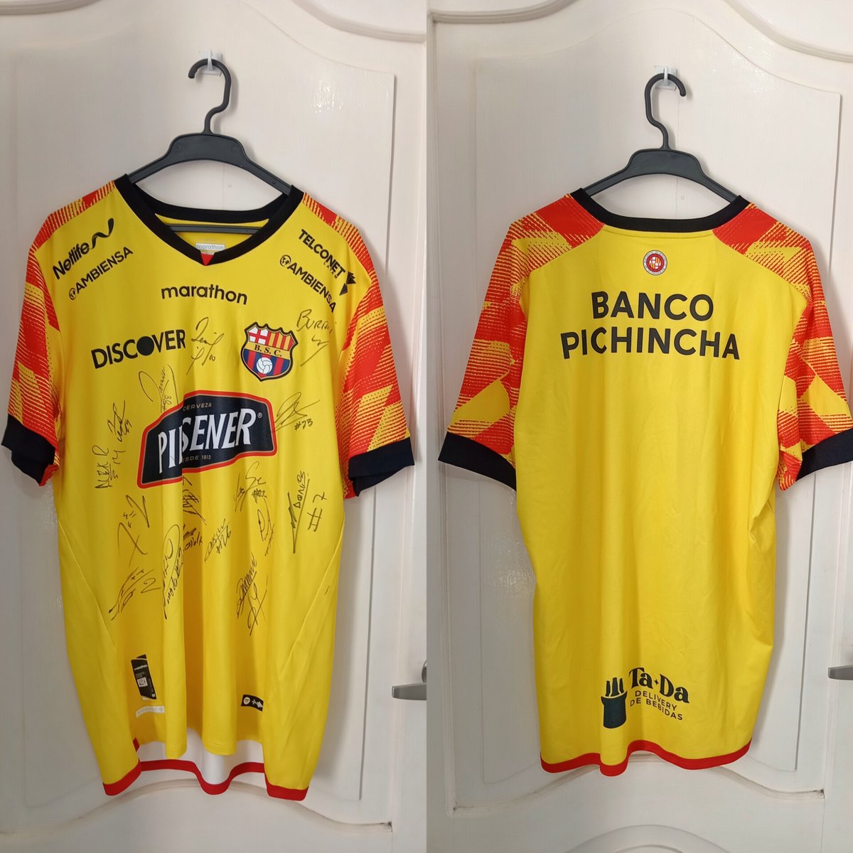 danielf_herrera's tweet photo. ¡Ganó el ídolo! Y tenemos esta camiseta autografiada en venta 💪
. 
Con estas ventas generamos recursos para financiar terapias y tratamientos médicos de mi hijo Joaquín👦🏻
. 
+INFO al WhatsApp 0985144626 https://t.co/sP8QQsNYG0