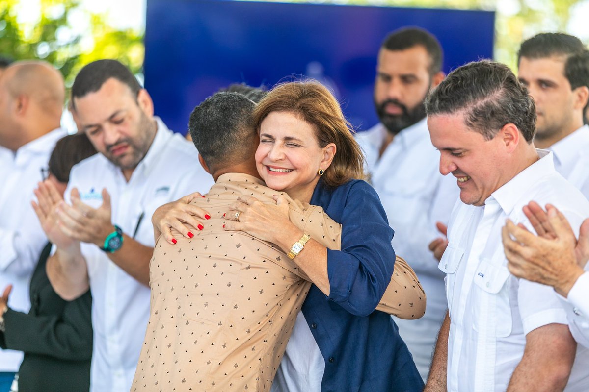 RaquelPenaVice's tweet photo. Hoy agotamos una enriquecedora agenda de trabajo en las provincias de Pedernales y Peravia.
Hemos abierto las puertas al desarrollo del Sur. Junto al señor presidente @LuisAbinader, seguiremos transformando la región sur y trabajando por el crecimiento del país y el bienestar de todas y todos los dominicanos.