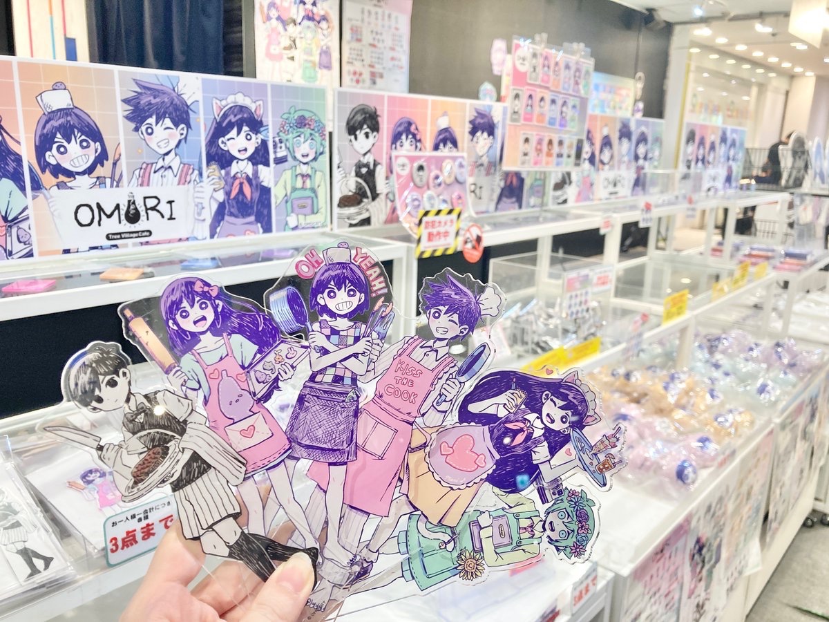 OMORI ツリービレッジカフェ Tシャツ OMORI ツリービレッジカフェ Tシャツ OMORI」- ホワイト