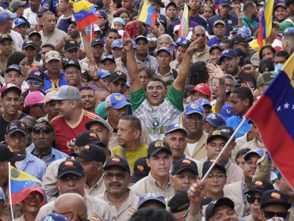 #enfotos📸 || Clase trabajadora de CVG Alcasa y el pueblo de Guayana marcharon a favor de la paz y en respaldo a la victoria electoral del presidente <a href="/nicolasmaduro/">Nicolás Maduro</a>.