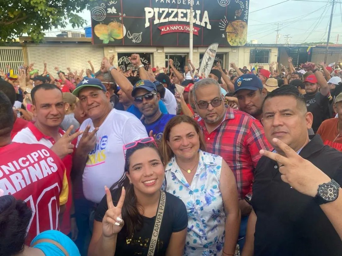 ORTINTiBarinas's tweet image. EN LAS CALLES DE BARINAS CELEBRANDO LA VICTORIA DE LA PAZ DEL PUEBLO VENEZOLANO