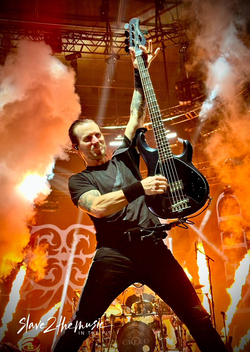 slave2themusic's tweet photo. What a great night for a sold out @Creed show at @riverbendpnc ! Still smiling-it was so fun! #creed https://t.co/MKyBI1yRR0