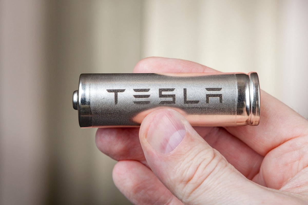 #ElLadoOscuroDeLaLuna Cuando el multimillonario tecnológico Elon Musk extiende su dedo por las elecciones en Venezuela señala las arenas silícias del Occidente del país: no solo para las baterías de Tesla sino para su recientemente adquirida empresa de paneles solares