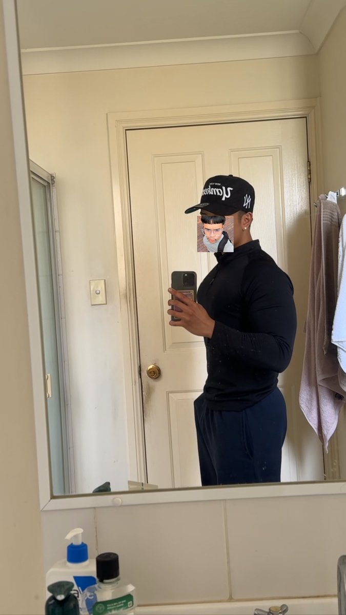 seidakient's tweet photo. i’m kinda getting big 🫣 https://t.co/ycJMgkMb2Q
