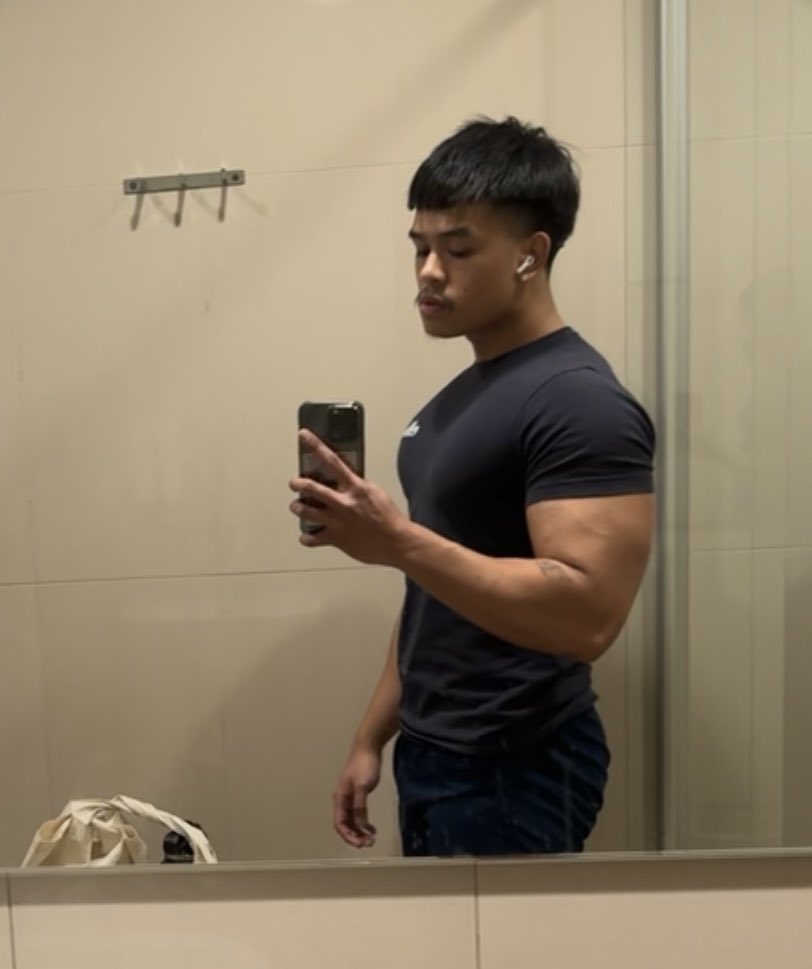 seidakient's tweet photo. i’m kinda getting big 🫣 https://t.co/ycJMgkMb2Q