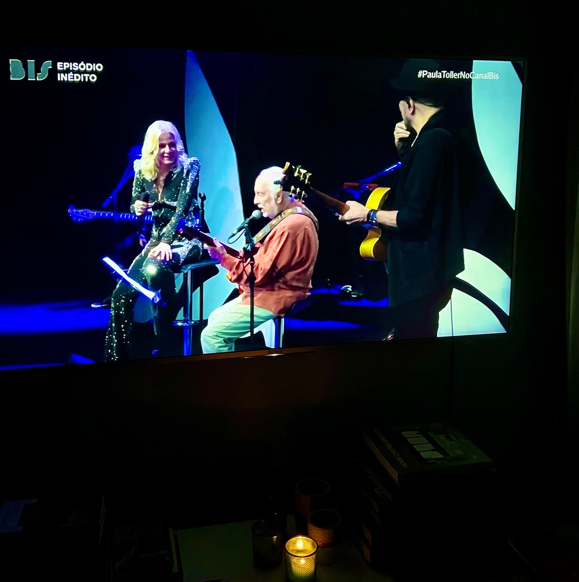 luoliari's tweet photo. Momento antológico para a música brasileira 🇧🇷
#PaulaTollerNoCanalBis com #RobertoMenescal e #Liminha ✨👏🏼👏🏼👏🏼
O Brasil precisa valoriza mais os artistas brasileiros. @CanalBis @PaulaToller https://t.co/1J9c5iVChQ