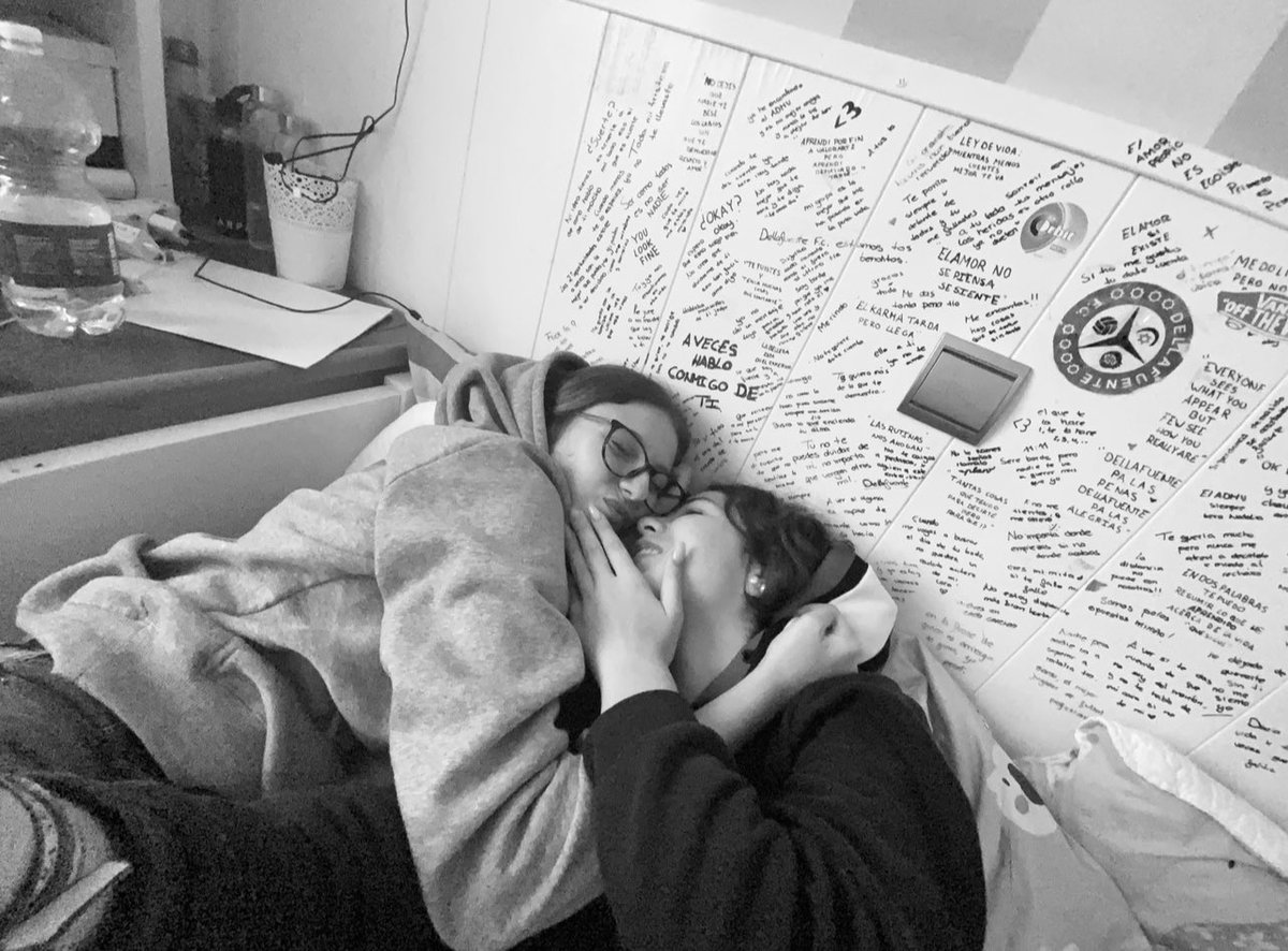 na101920287's tweet photo. Que felices éramos la tonta esta y yo .
@marinadelgado_ 💜 https://t.co/kvz77jNCUq