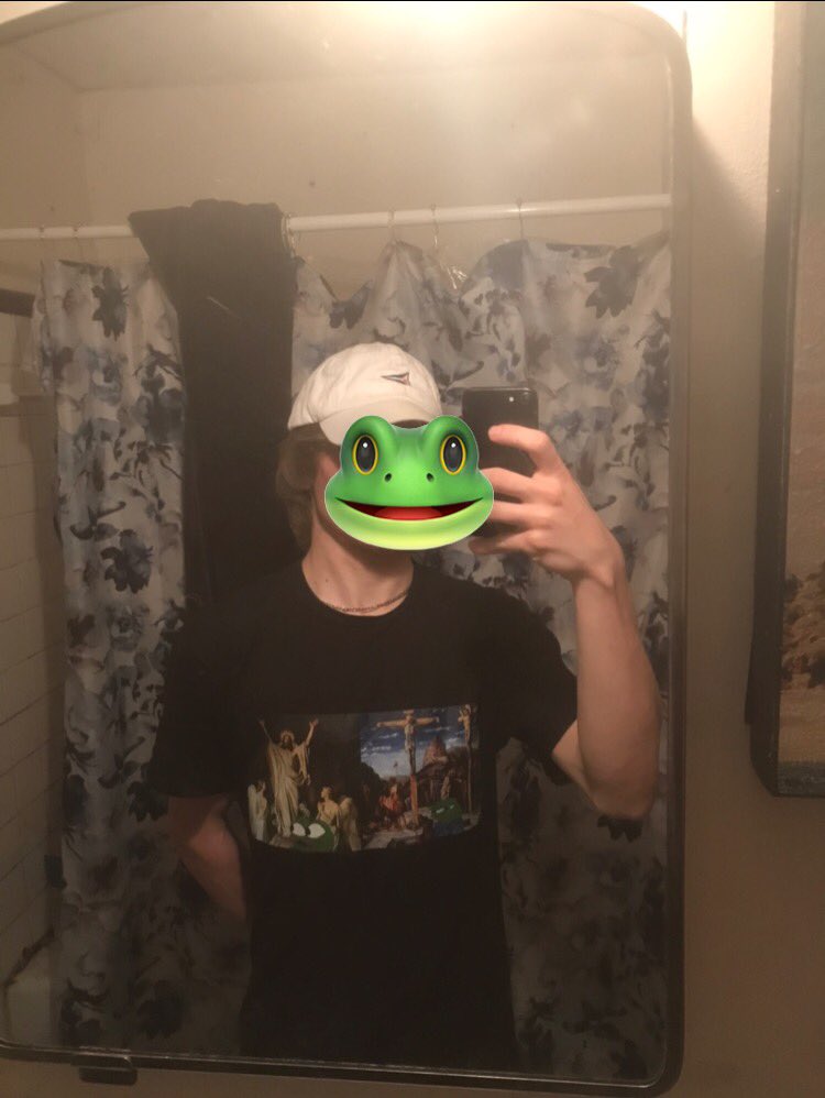 fellowFren's tweet photo. gf got me this shirt as an early birthday gift https://t.co/WFQKSItMIx
