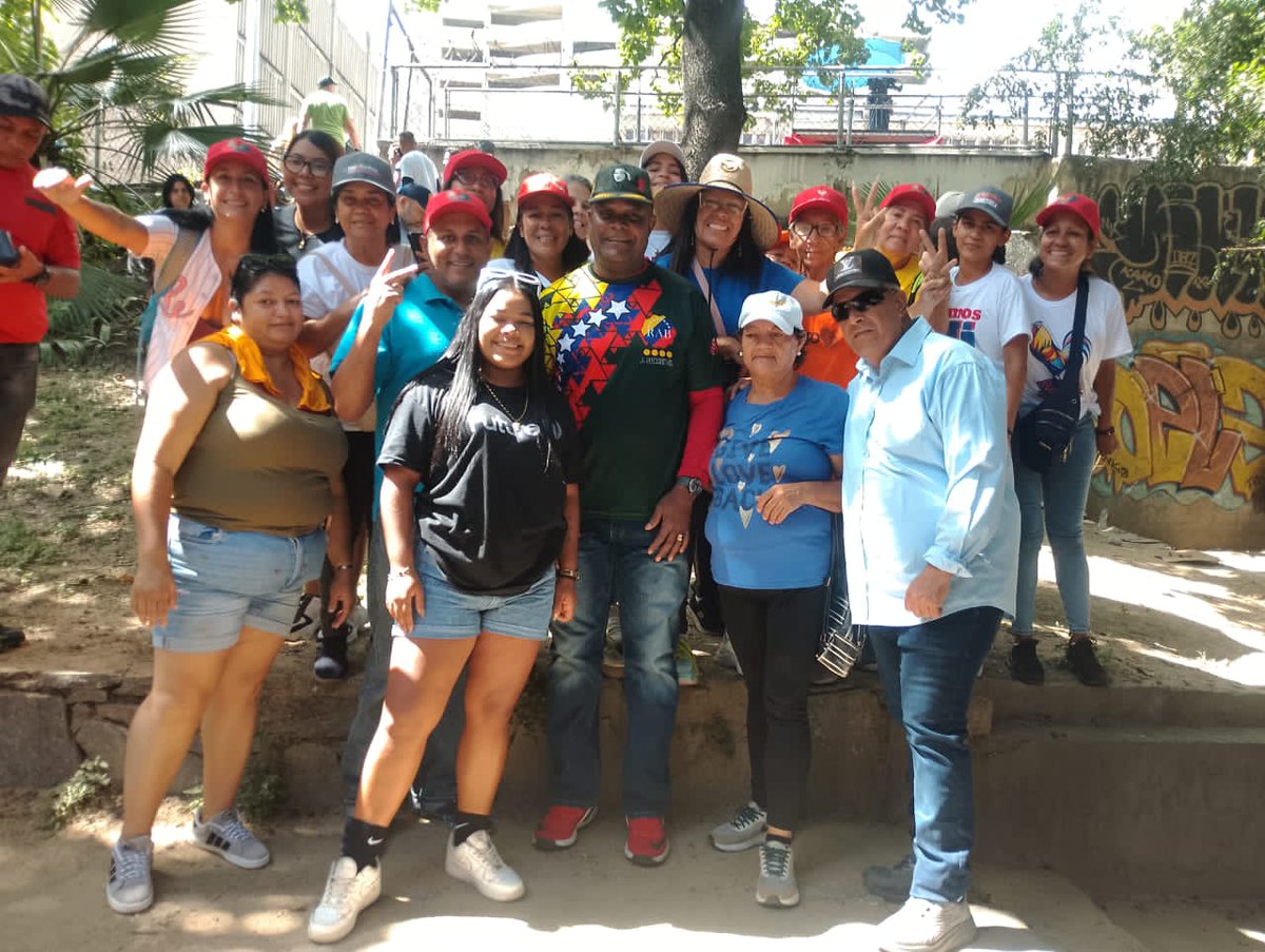 PedrozaZulimar's tweet photo. Ellos marchan con nosotros y los de ustedes ? https://t.co/qE03iaMaSN