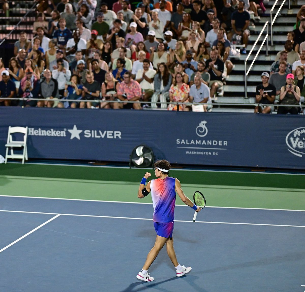 Mubadala Citi DC Open (@mubadalacitidc) on Twitter photo Fast out of the gates 💨
<a href="/BenShelton/">Ben Shelton</a> takes the opening set against Cobolli in front of a packed crowd on Harris!
#MubadalaCitiDCOpen Fast out of the gates 💨
<a href="/BenShelton/">Ben Shelton</a> takes the opening set against Cobolli in front of a packed crowd on Harris!
#MubadalaCitiDCOpen
