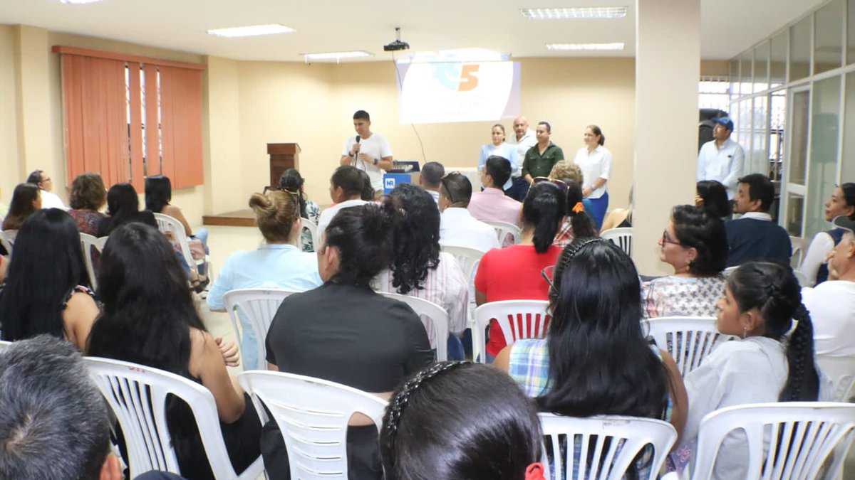 JaimeEstradaM's tweet photo. Culminamos con éxito la Escuela de Formación Política en Manta ; un mes de aprendizaje 📚 junto a la Militancia y al equipo de la @RC5Oficial @stefanymaciass  @marveintimilla @JPV_ec @LuisaGonzalezEc  @MashiRafael  ✊🏽 https://t.co/svBn8KeGcU