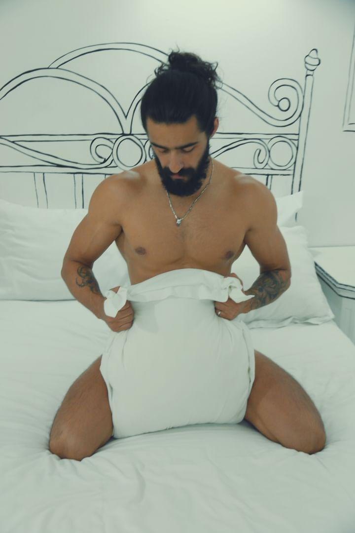¿Quiéres ver qué hay debajo de la almohada? 👀
Ven a mi grupo de telégram. 
Envíame DM 🔥💯