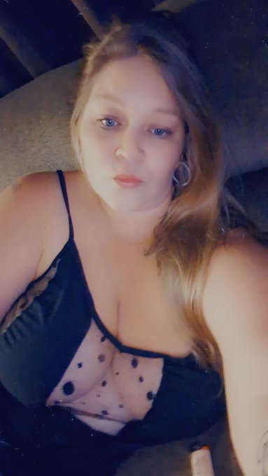 Just hanging out 😁 https://t.co/u4mTZwnBVS