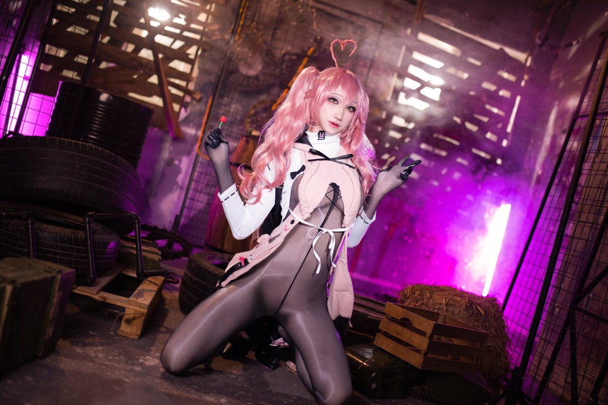 Scorpion_Raiko's tweet photo. 交错战线-卡提那 cosplay
原作：交错战线 
画师： @dk_senie
妆造：宗奇
摄影：吃肉
后勤： @xilin520
后期：小卡
出镜：原po

第一次cos交错战线，我一直很喜欢这款游戏，也很喜欢senie老师创作的角色，希望将来还能看到更多，我也会一直爱下去的！ 
#cosplay #交错战线 https://t.co/nzEP4opAQG