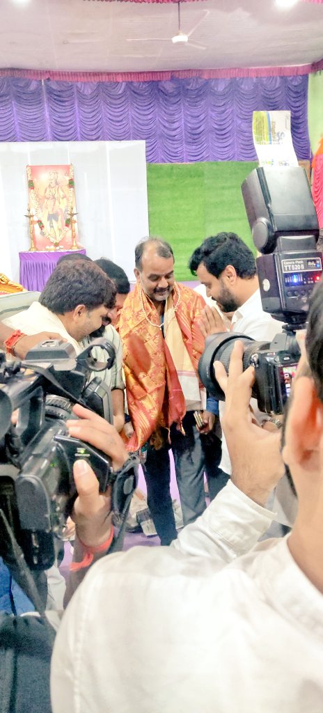 सुबह सुबह का जय श्री राम मित्रों 🙏

आज एक बड़े उद्देश्य के साथ निकला हूँ
आप सभी की शुभकामनायें चाहता हूँ  🙏