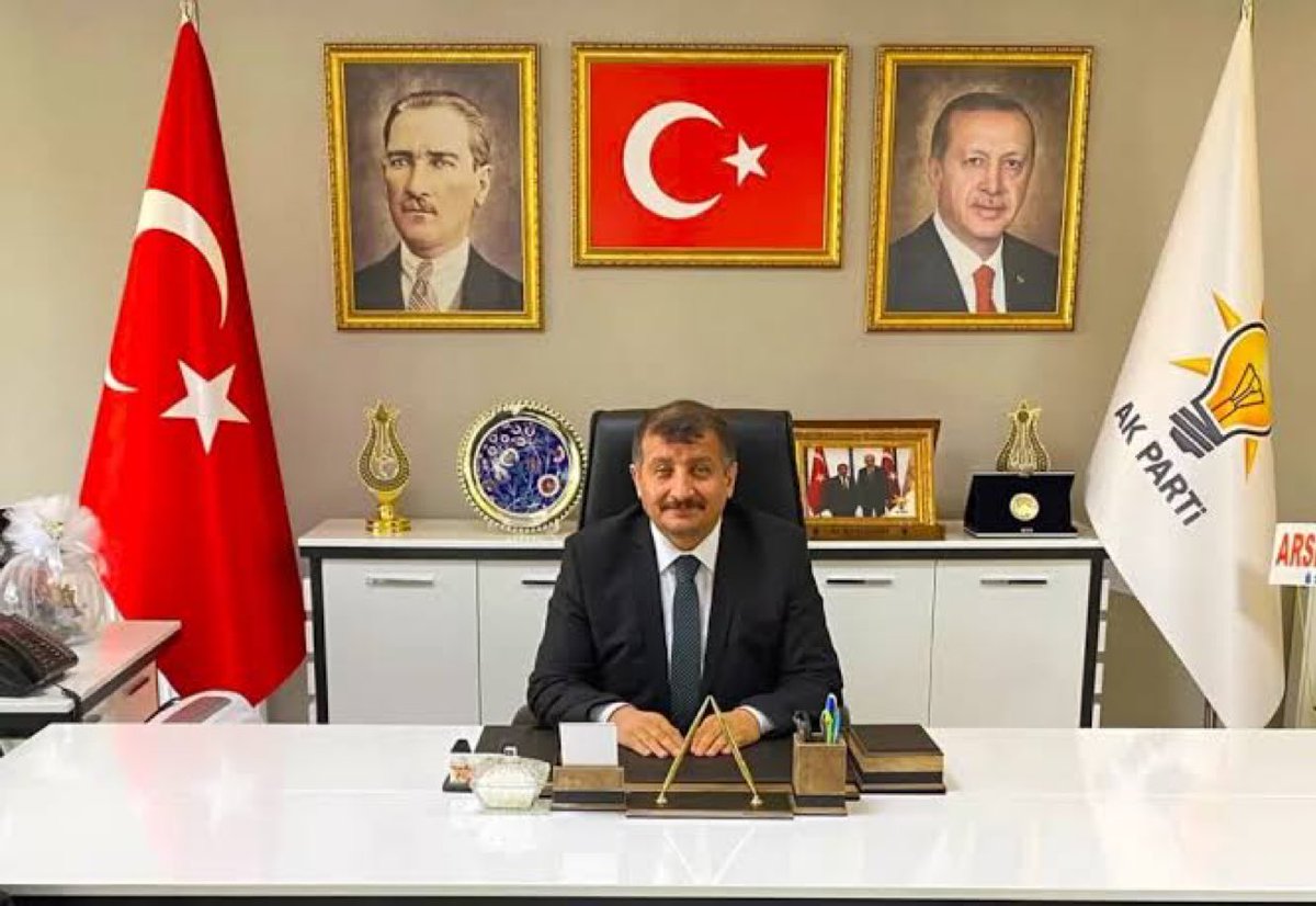 solcugazete's tweet photo. Çorum İl Özel İdaresi'nin 57 kişilik iş kontenjanı için açtığı sınava 1837 kişi katıldı.

AKP Çorum İl Başkanı Murat Günay'ın çaycısı ile şoförü işe alındı.

(T24 - Elvan Yılmaz) https://t.co/yQ1gK9kfEZ