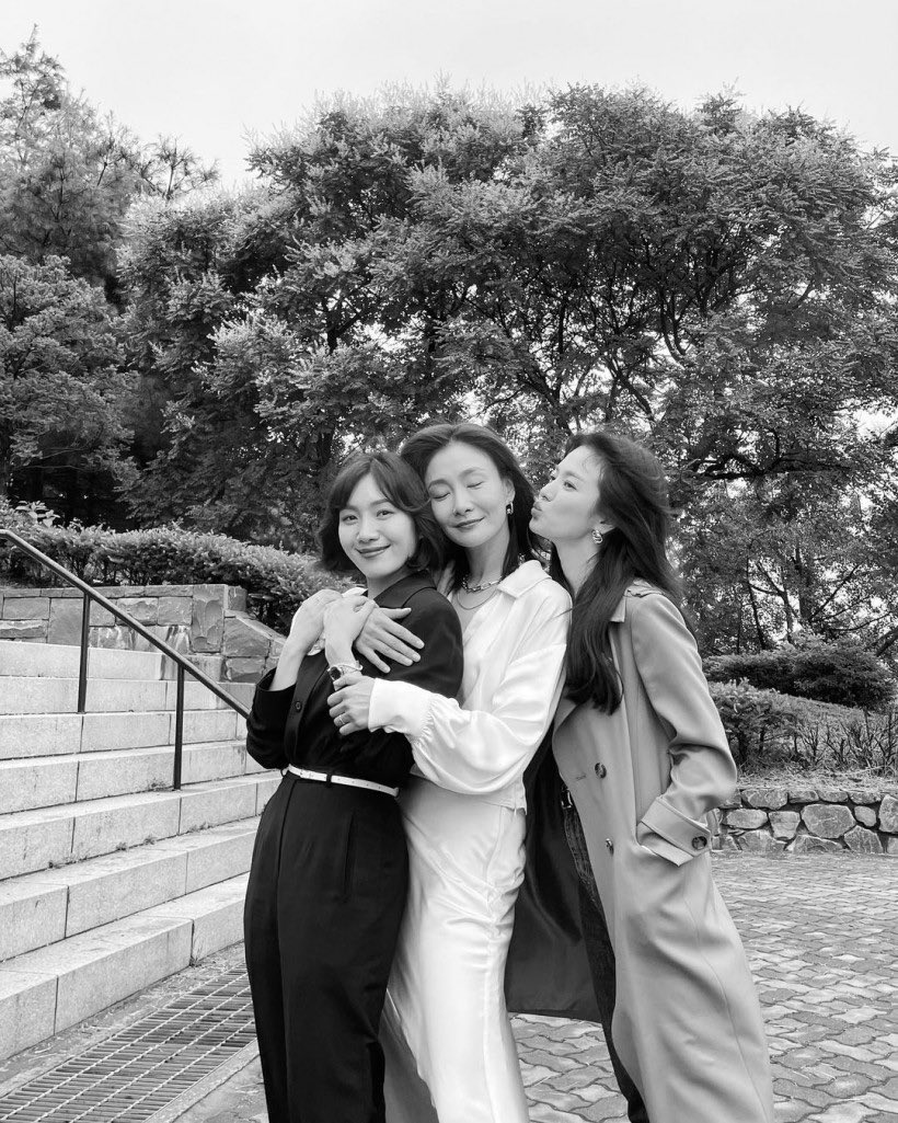 hdpshk's tweet photo. “Everytime I think about #NWBU, I can't stop thinking about how considerate #SongHyeKyo is. She appears cool even to other women. She has the charm to attract people naturally. I love her so much” - #ParkHyoJoo https://t.co/EFI2SlXryr