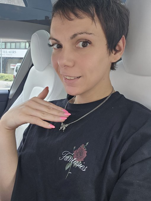 Do I still pass as a boy? 🤓 https://t.co/24iPNvGYHW<a href="/tag/mvsales"class="tags"><span>#mvsales</span></a>