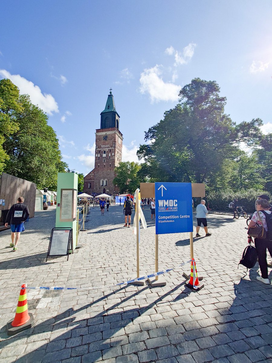 SuunnistusSSL's tweet photo. Suunnistuksen veteraanien MM-kisojen ensimmäinen finaali käynnissä sprintissä Turun Tuomiokirkolla. Tulosseuranta: https://t.co/9jYoloqL5x #suunnistus #wmoc2024 #fin5 https://t.co/dvKBpZPvE5