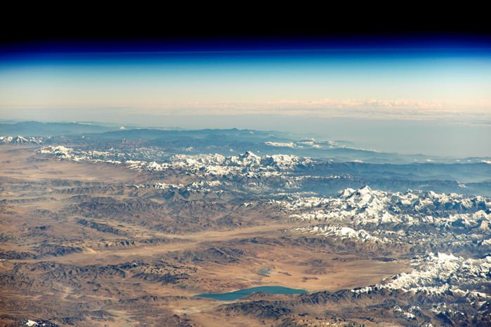 konstructivizm's tweet photo. Mount Everest photographed from the ISS crew. https://t.co/FWb30GLNij