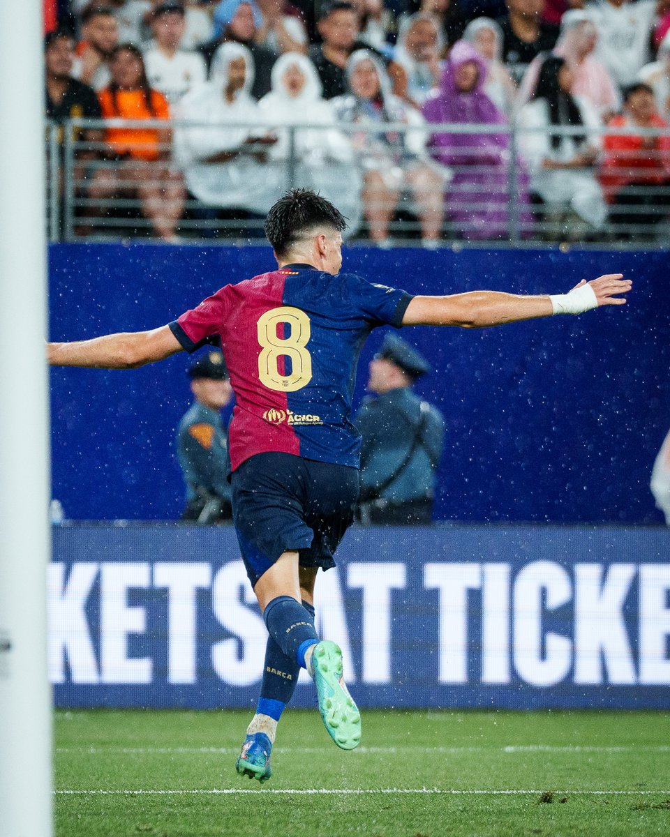 FCBarcelona_es's tweet photo. Qué noche 💙❤️ https://t.co/K3WRG7g7kg