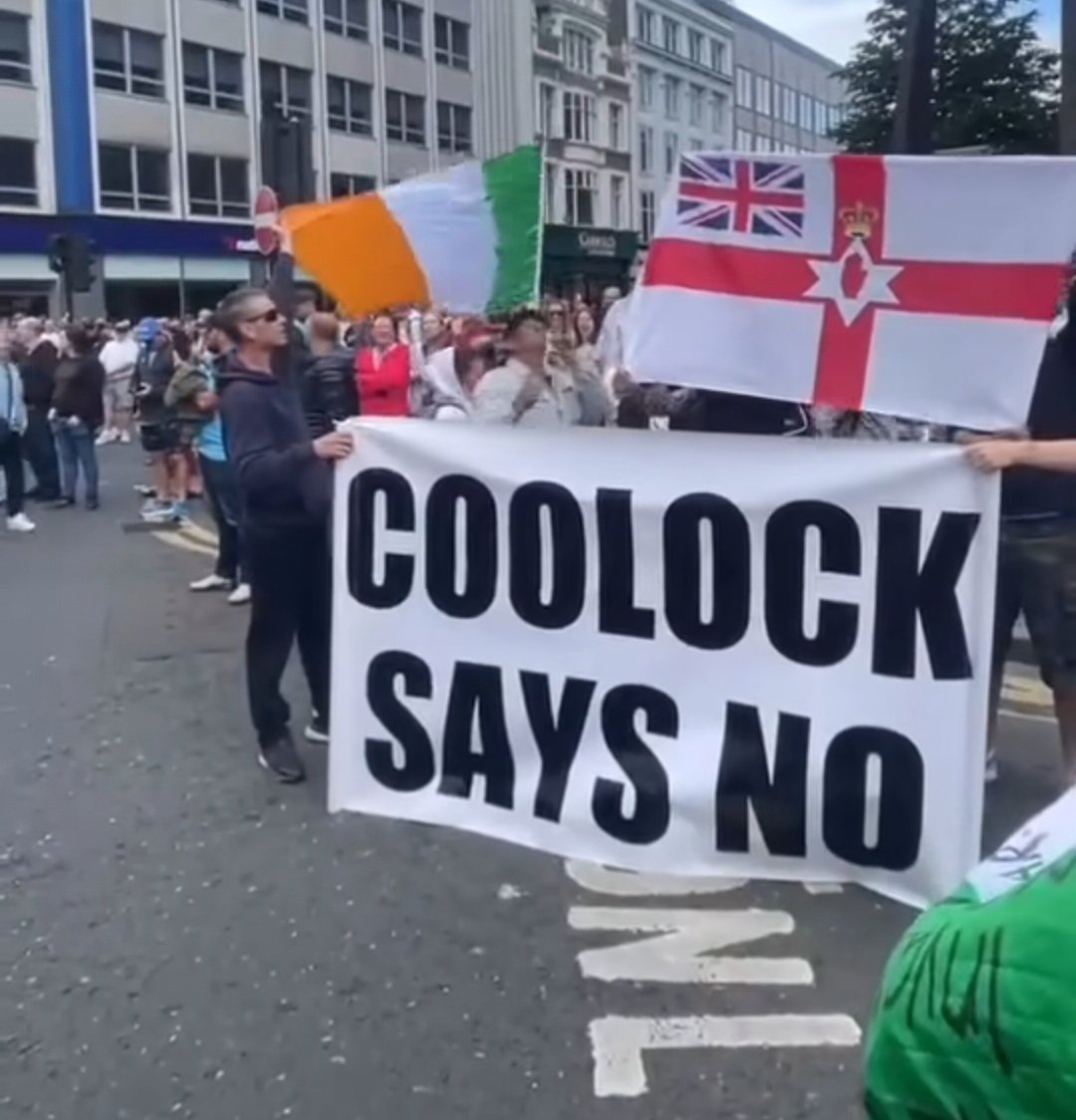 AmyNiFhearghail's tweet photo. For ages it has been very obvious to me why the 'patriots' have been calling Sinn Féin traitors and now everyone can see; they're in bed with Loyalists. @gavpepper85 @MalachySteenson  etc...... You are the traitors! https://t.co/J37ldYAW8k
