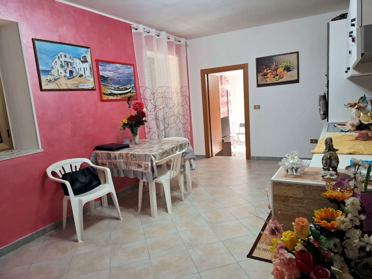 italianhouses's tweet image. italianhousesforsale.com/property-in-it…
Great lock &amp;amp; leave apartment recently renovated with quality furnishings at the entrance to the historical centre of #Cetraro, 2km from the beach and close to the National Park of #LaSila. €45,000.
#italy #property #calabria #cosenza #luxury #luxuryhomes