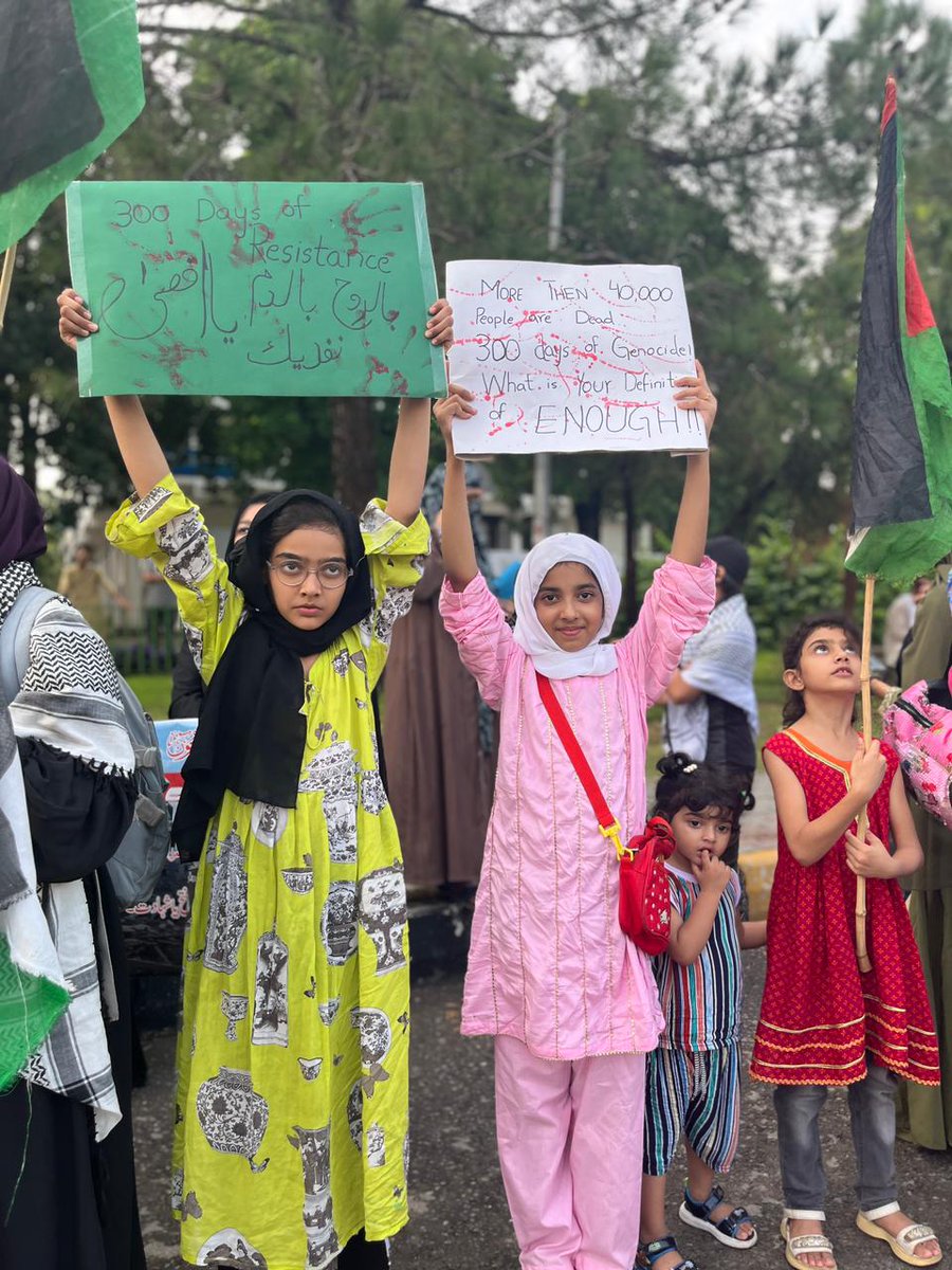 غزہ میں جاری نسل کشی کو 300 دن بیت چکے ہیں۔ اس موقع پر <a href="/SaveGazaPK/">SAVE GAZA CAMPAIGN FREE UN VETO</a> نے اسماعیل ھانیہ شہید کی کال پر غزہ چوک (سابق ڈی چوک) پر احتجاج کیا اور <a href="/GovtofPakistan/">Government of Pakistan</a> کو ان کا وہ وعدہ یاد دلایا جو انہوں نے غزہ کے مظلومین کے ساتھ کیا تھا اور جس پر عمل در آمد نا کرنا فلسطینیوں سے غداری ہے۔