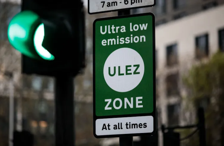 infosperber's tweet photo. Dank einer Gebühr für besonders abgasreiche Autos hat sich die Luftqualität in London verbessert. Die Belastung mit krankmachendem Feinstaub und Stickstoff nahm deutlich ab. (Bild: City AM)
https://t.co/r02bTwJ7cH https://t.co/TPZ057vhsu