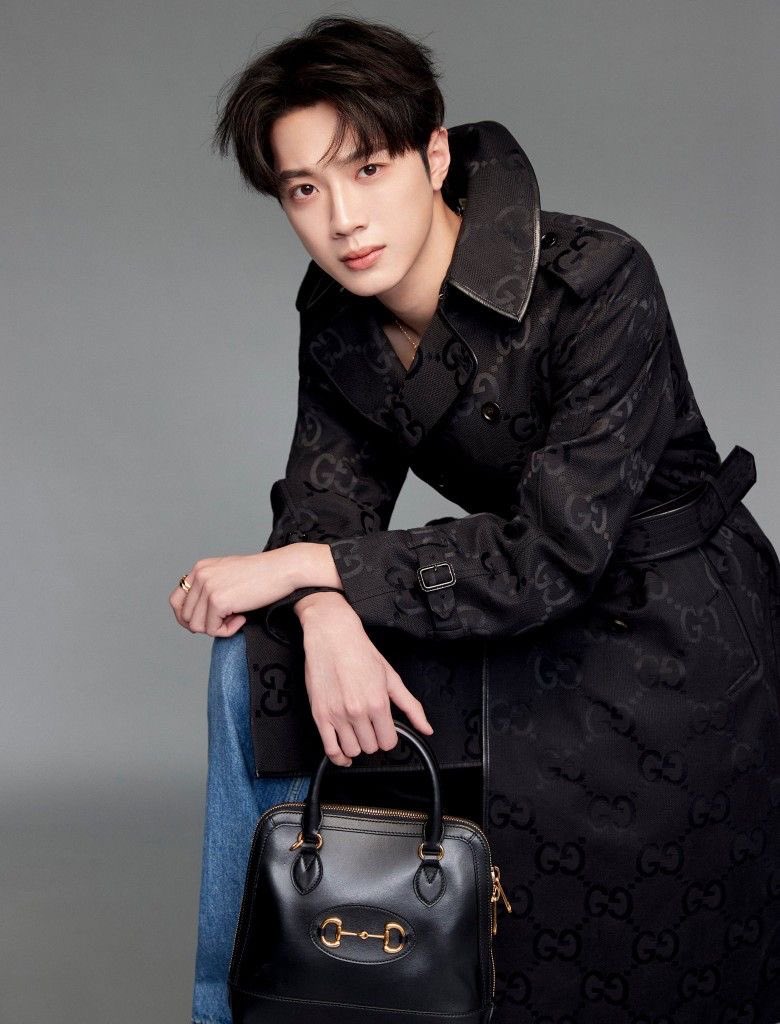 Lai Kuanlin (ex-Wanna One) talks about his time as a trainee and during Produce 101:

— “I was never interested in singing or dancing in the first place. I just went to that company and did the audition program as a way to make money.”