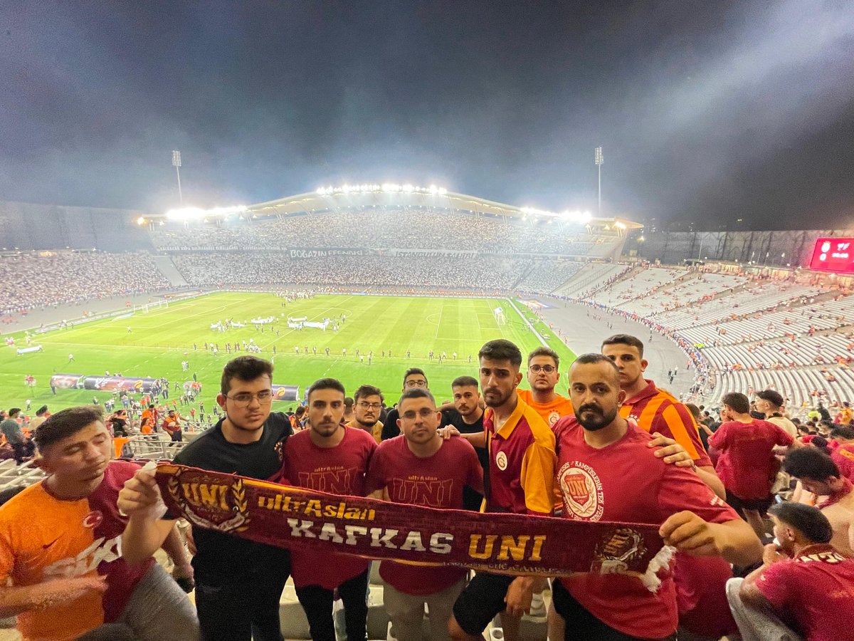 HİÇ BİR ŞEYE DEĞİŞİLMEZ SENİN SEVGİN BU DÜNYADA ❗

GALATASARAY'ımızı beşiktaş maçında yanlız bırakmadık.

#ultrAslanUNI
#DoğuAnadoluBölge