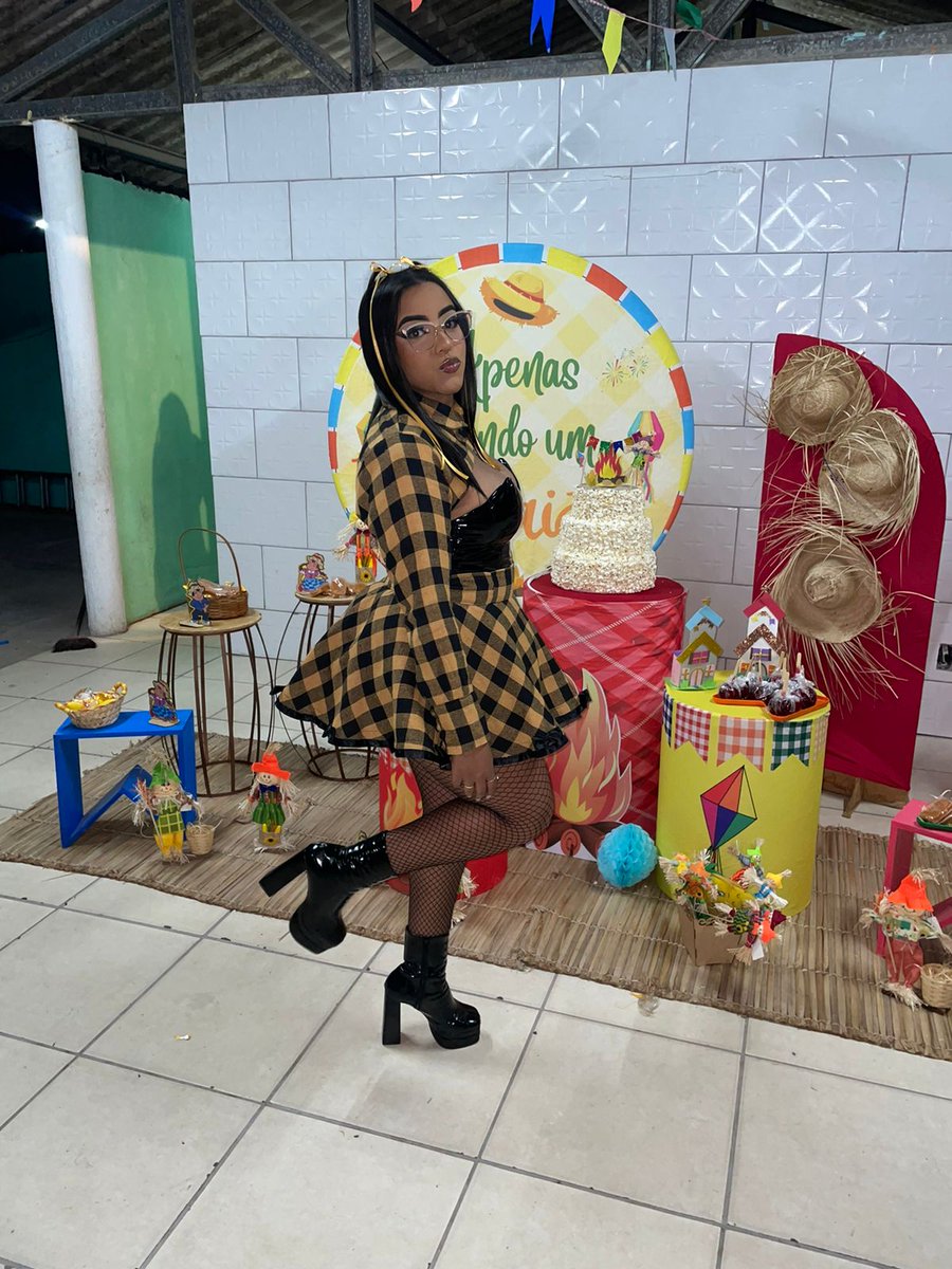 EuThamires___'s tweet photo. Apenas vivendo um arraia.. 😮‍💨🥳🧡 https://t.co/FxGwX72rhW
