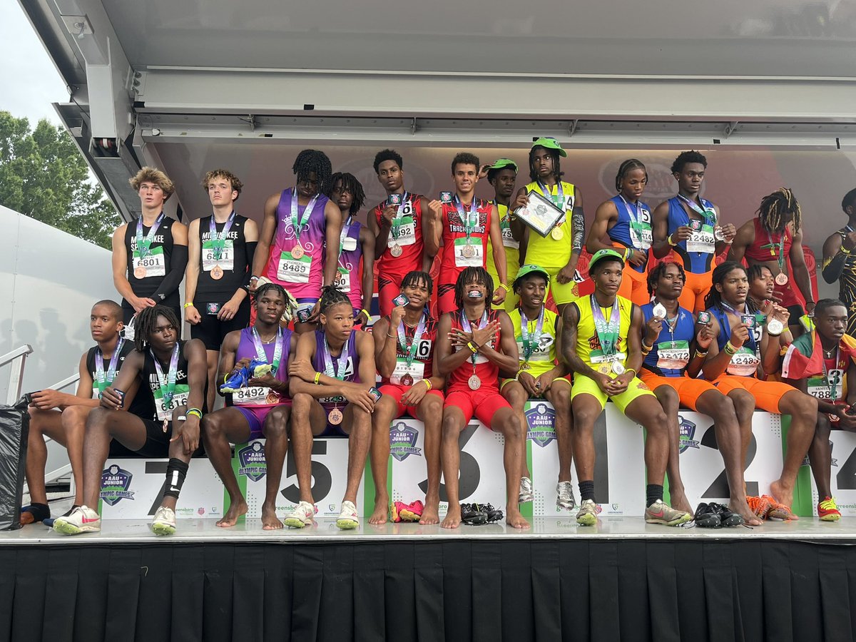 AmirWallace14's tweet photo. AAU Junior Olympics 15-16 
4x4 Relay 🥉Place. We PR’d with a 3:19!!! #trackhawks https://t.co/lhuGnHw6yC